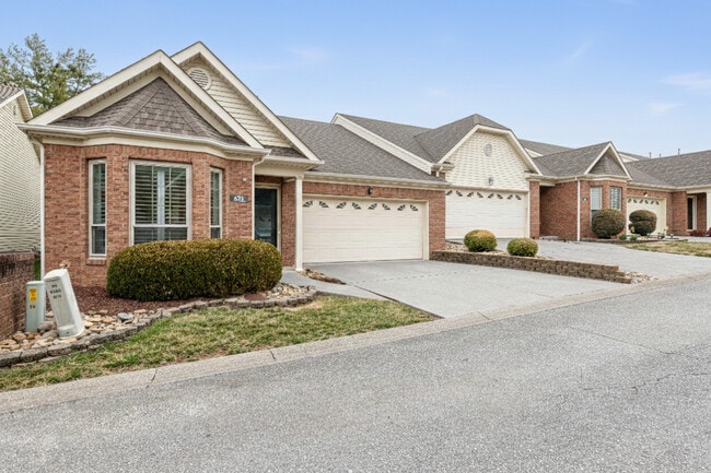 Building Photo - 632 Applegate Ln