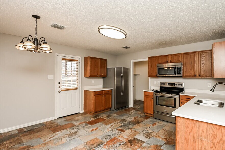 Building Photo - 1732 Rialto Way