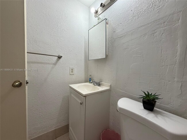 Building Photo - 3220 NW 47th St
