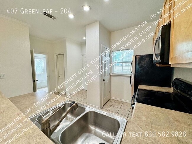 Building Photo - 407 Greenleaf-204