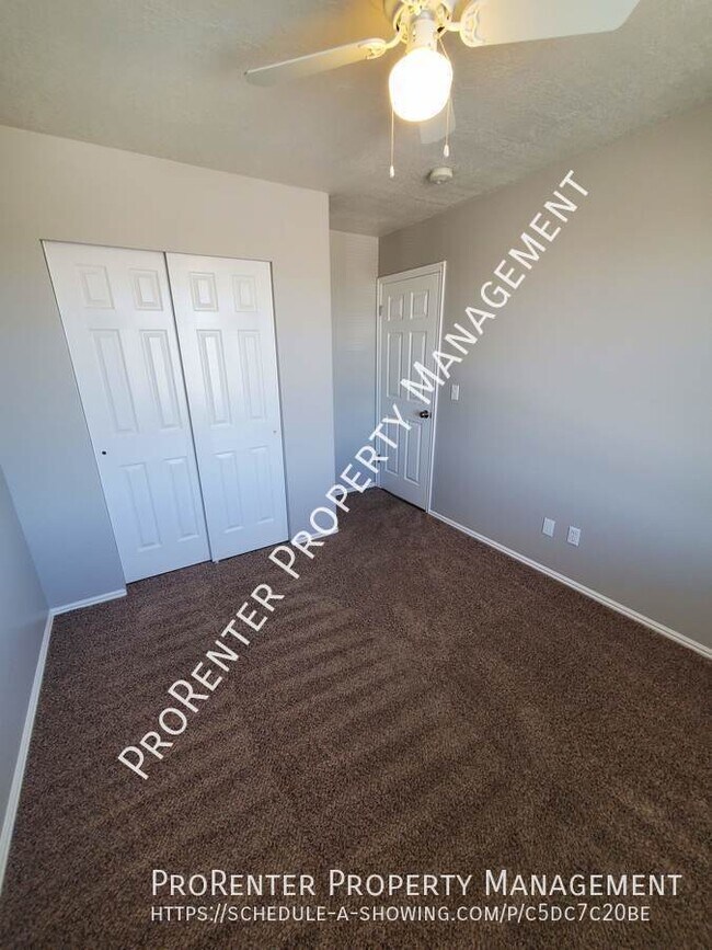 Building Photo - 4252 S Midland Dr