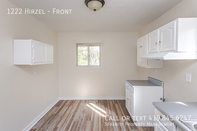 Building Photo - 1222 Hirzel-Front