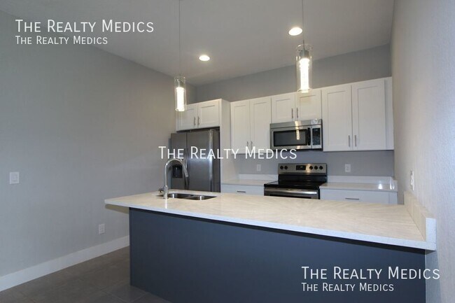 Building Photo - 211 Bedford Dr