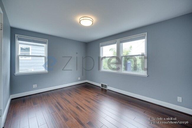 Building Photo - 4522 NE 54th St