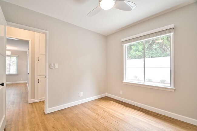 Building Photo - 1336