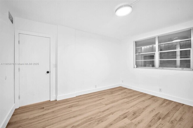 Building Photo - 1333 E Hallandale Beach Blvd