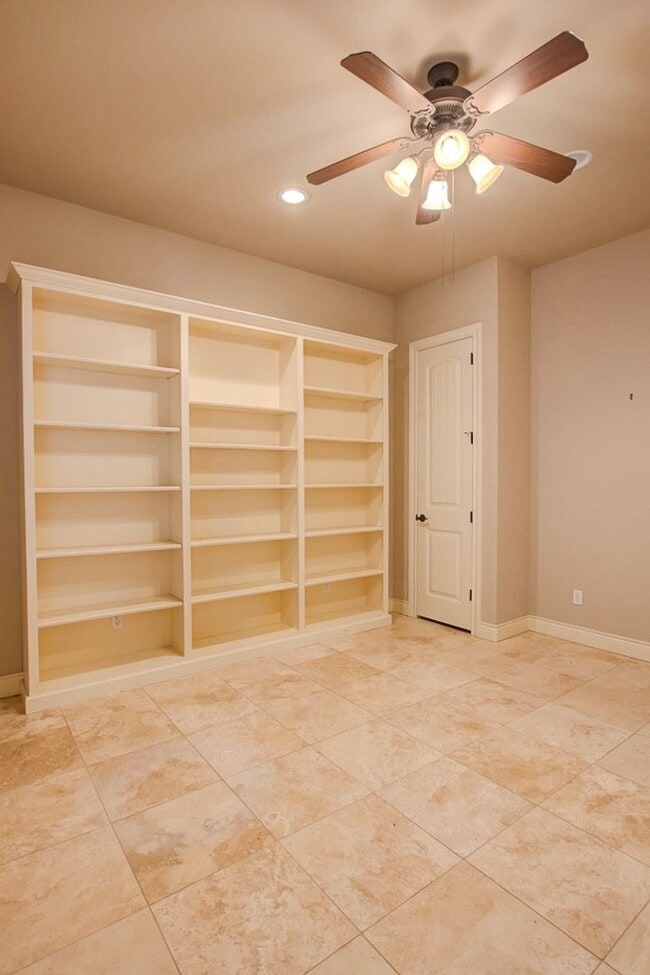 Building Photo - Comanche Trace on Golf Course