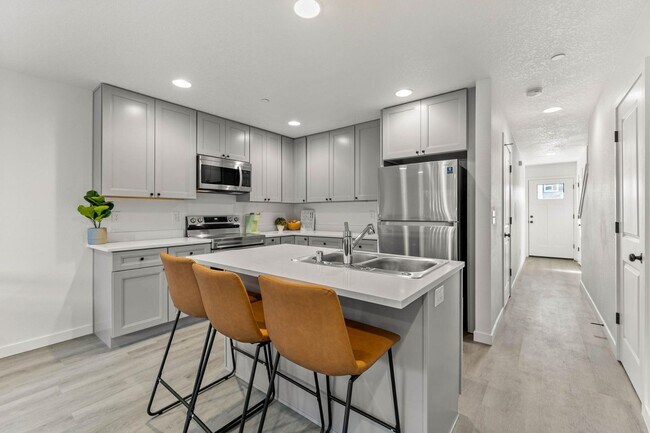 Building Photo - WELCOME HOME! 2 MONTHS FREE