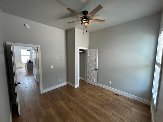 Building Photo - 211 Auttie Cir