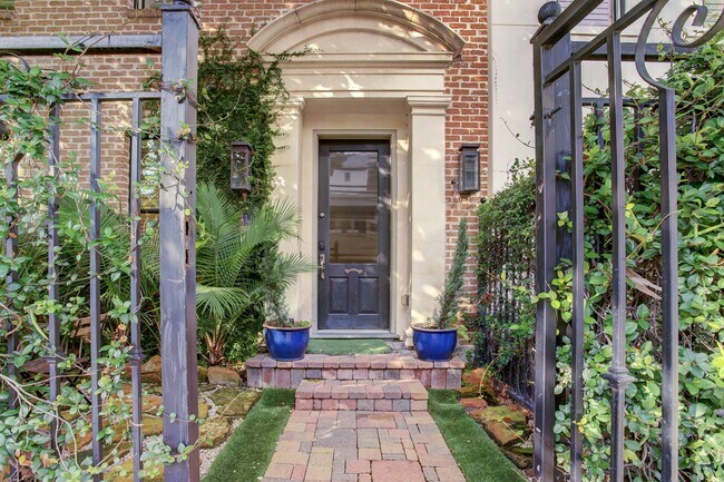 Building Photo - 1415 Oakdale St