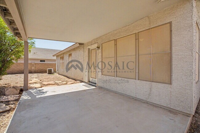 Building Photo - 2033 E Willow Wick Rd