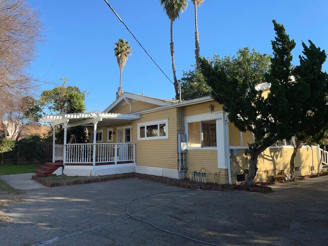 Building Photo - BEAUTIFUL CRAFTSMAN HOME IN SPRING VALLEY