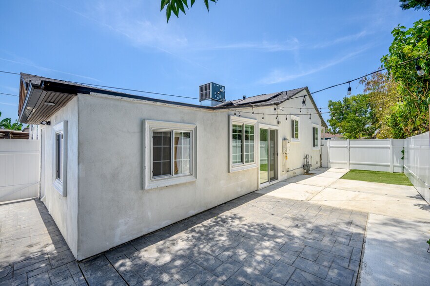 Building Photo - 13700 Branford St