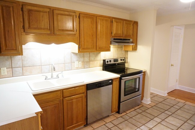 Building Photo - 1058 18th Ave NW