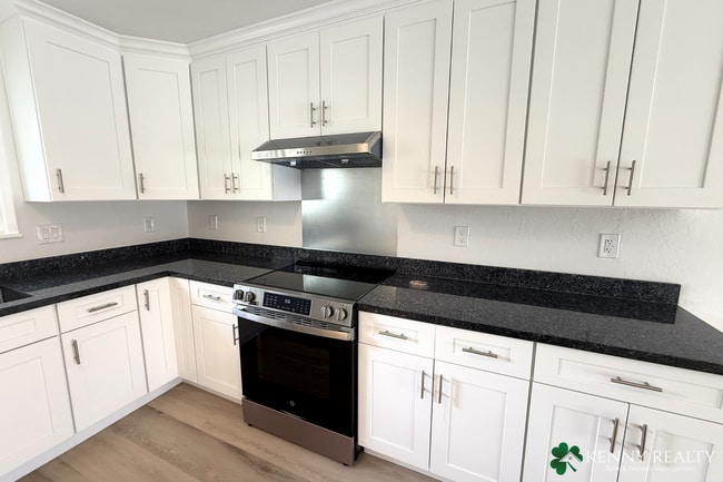 Building Photo - Spacious Remodeled 3 BD/2 BA Home, Bonus Rooms & Large Backyard