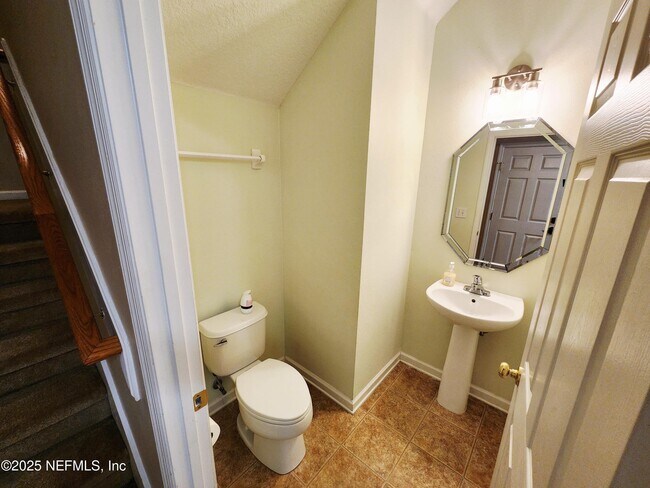 Building Photo - 6844 Misty View Dr