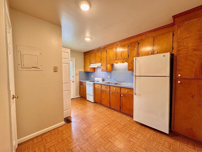 Building Photo - Location, Community, & Quality Living. It Starts Here in this 2 Bedroom Duplex!