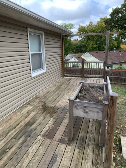 Building Photo - 624 NE 39th Terrace