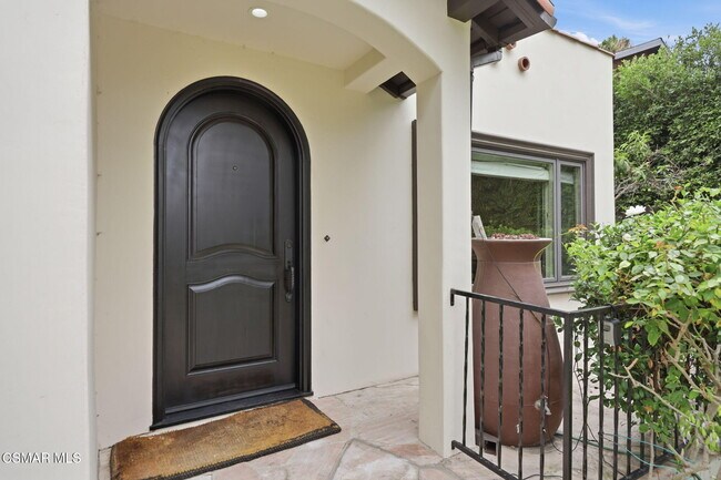 Building Photo - 732 N Alta Vista Blvd