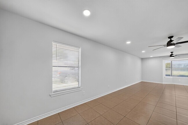 Building Photo - 3803 CR 149