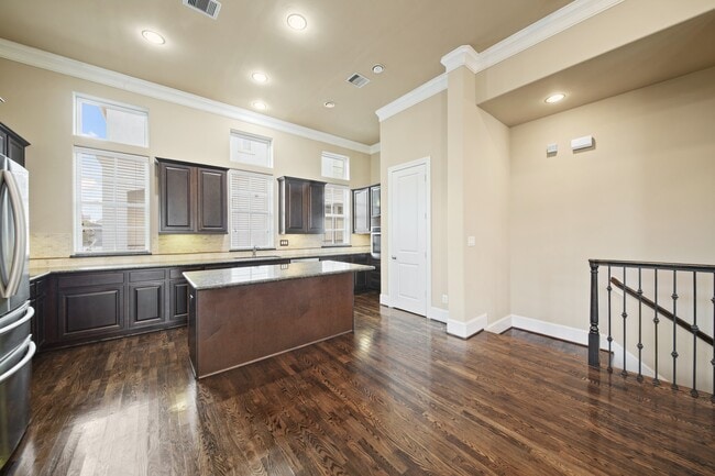 Building Photo - 1250 W 23rd St