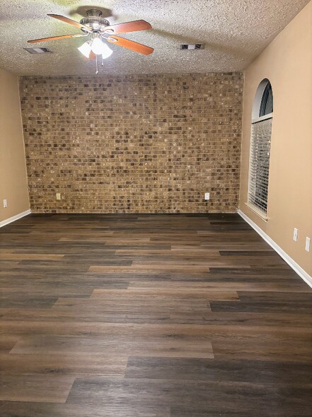 Building Photo - 714 Whitecap Dr