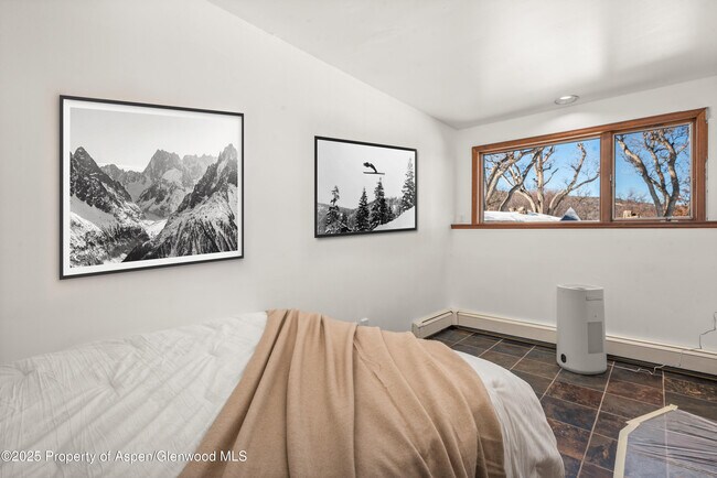 Building Photo - 2227 Juniper Hill Rd