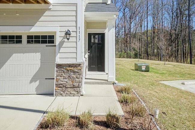 Building Photo - Four Bedroom Townhome!