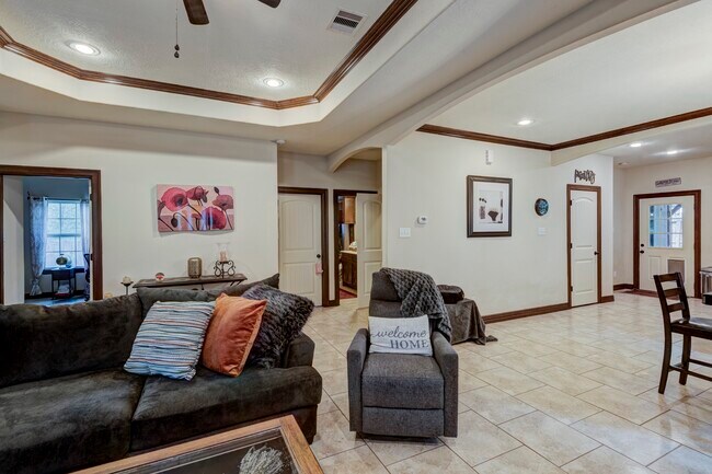 Building Photo - 901 Franconia Dr