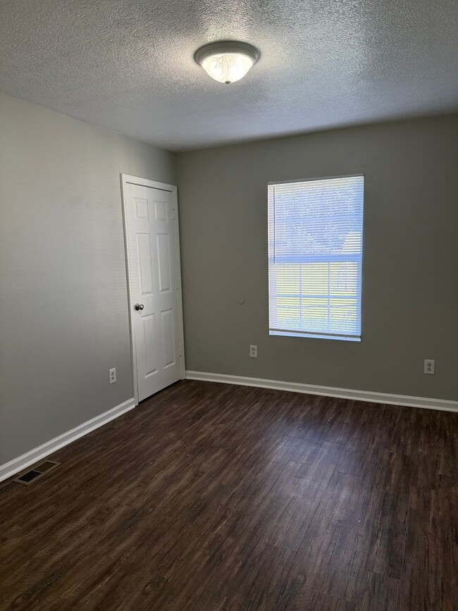 Building Photo - Charming 3 bedroom 2 bath bungalow- brand ...