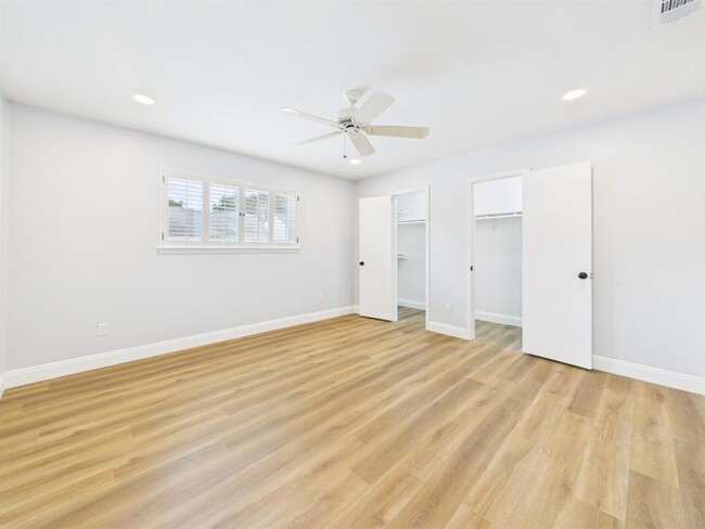 Building Photo - 10380 Briar Forest Dr