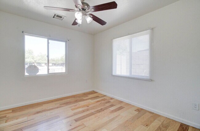 Building Photo - 1501 E Roosevelt St