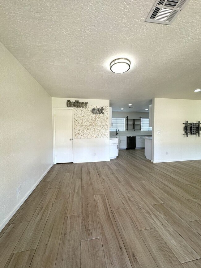 Building Photo - 4426 N 85th St