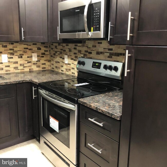 Building Photo - 711 Yardley Commons