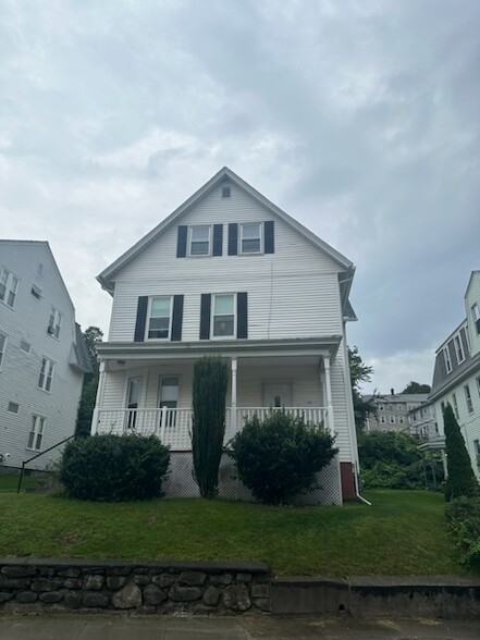 Primary Photo - 17 W Boylston Dr