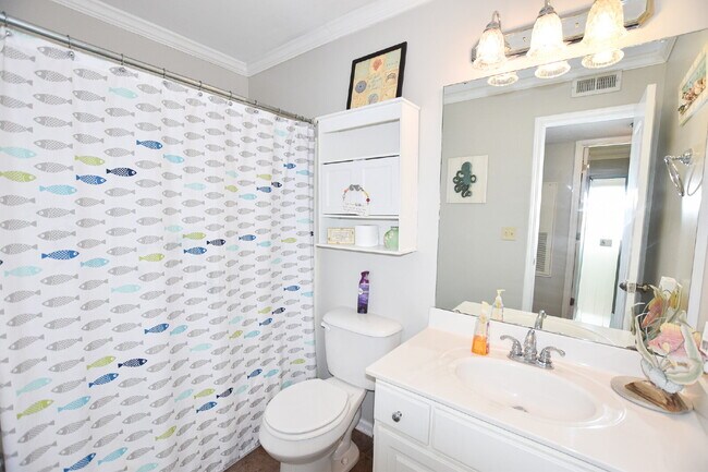 Building Photo - Spacious Condo Beautifully Furnished