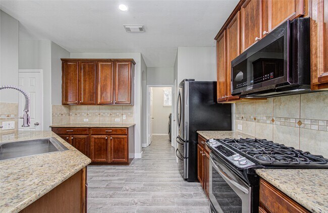 Building Photo - 6814 Summer Bridge Ln