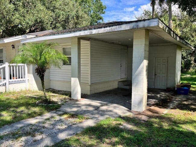 Carport - 1331 S Summerlin Ave