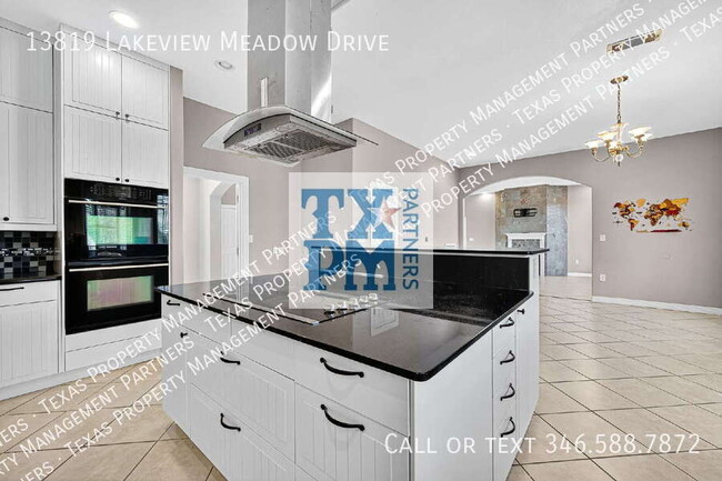 Building Photo - 13819 Lakeview Meadow Dr