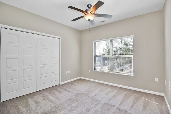 Building Photo - Renovated Mallard Creek Apartment for Lease!