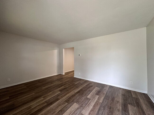 Building Photo - FNY121