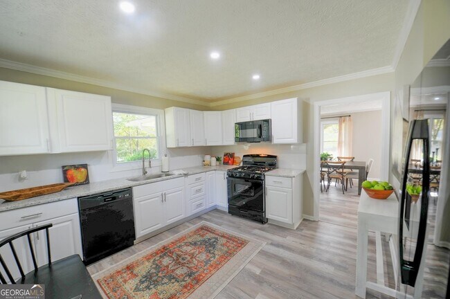 Building Photo - 370 Georgia Ave