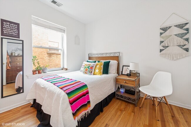 Building Photo - 3429 W Shakespeare Ave