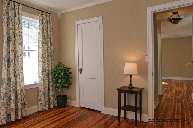 Building Photo - 1315 E Marks St