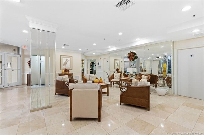 Building Photo - 3870 N Hwy A1A