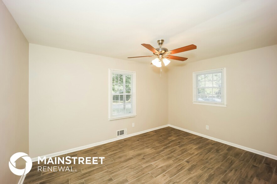 Building Photo - 6067 Park Dr