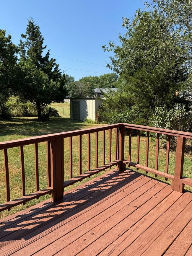 Building Photo - Cute, refreshed home on quiet cul de sac.