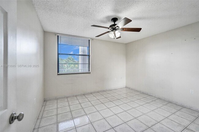 Building Photo - 1502 Whitehall Dr