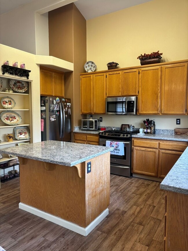 Building Photo - Unfurnished 3 bedroom 2 bath Home