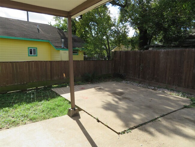 Building Photo - 5010 Walker St